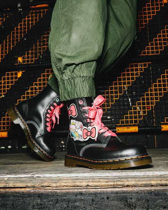 Botas Negras Dr. Martens 1460 Hello Kitty & Friends Mujer Negros/Multicolor MX-12583